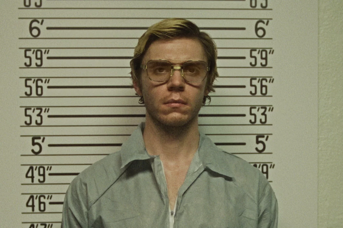 Rodzina jednej z ofiar Jeffreya Dahmera (w serialu Dahmer" gra go Evan Peters) nie wiedziała o tym, że powstaje o nim serial Netfliksa. Rodzina jednej z ofiar Jeffreya Dahmera (w serialu Dahmer" gra go Evan Peters) nie wiedziała o tym, że powstaje o nim serial Netfliksa.