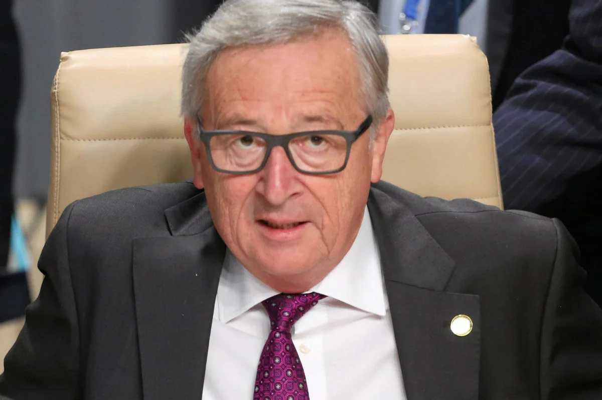 Jean Claude Juncker skomentował pełnym oburzenia tonem niezwykle kontrowersyjny materiał "Wiadomości" TVP o Donaldzie Tusku, poświęcony jego wykładowi w Auditorium Maximum na Uniwersytecie Warszawskim.