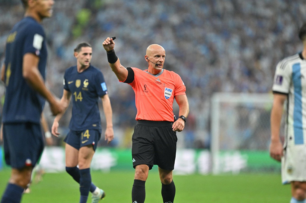 Szymon Marciniak poprowadził finał MŚ w Katarze. Polski sędzia zaprezentował się ze świetnej strony.