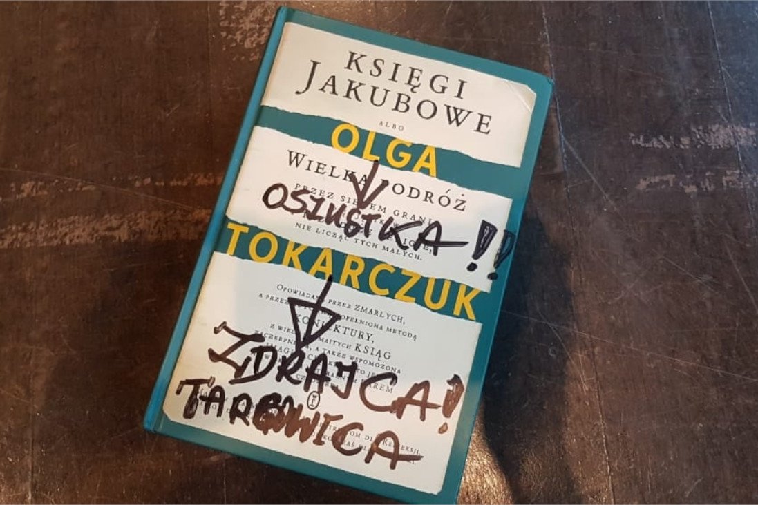 Fundacja Olgi Tokarczuk pokazała książki, które przesłano Noblistce.