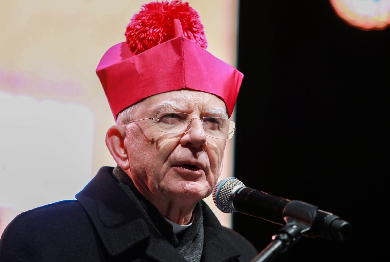 Nitras ostro Jędraszewskim: Odklejony gość, jeździ wielkim mercedesem.