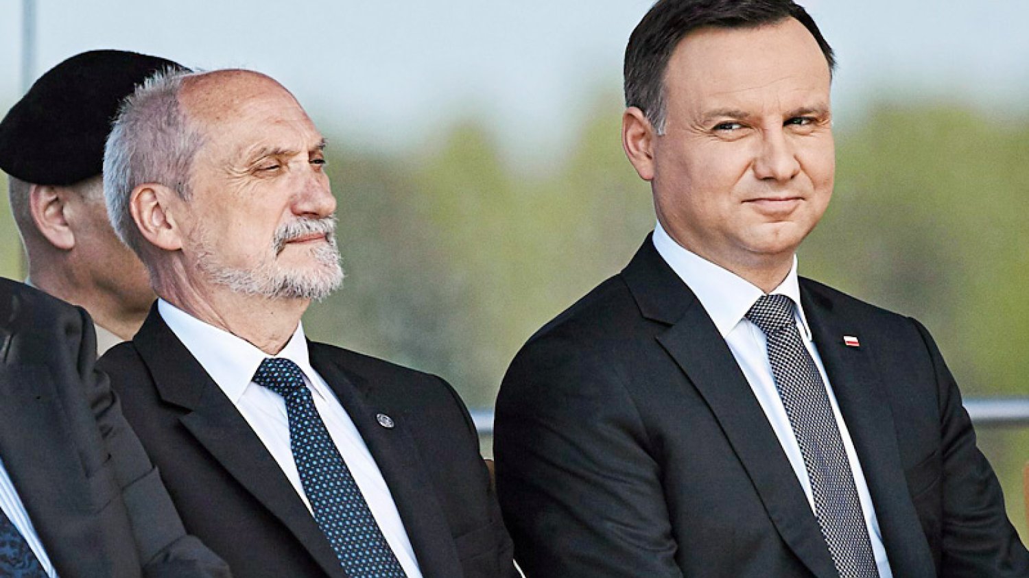 Już 15 sierpnia prezydent Andrzej Duda będzie musiał publicznie stanąć twarzą w twarz z ministrem obrony narodowej Antonim Macierewiczem.