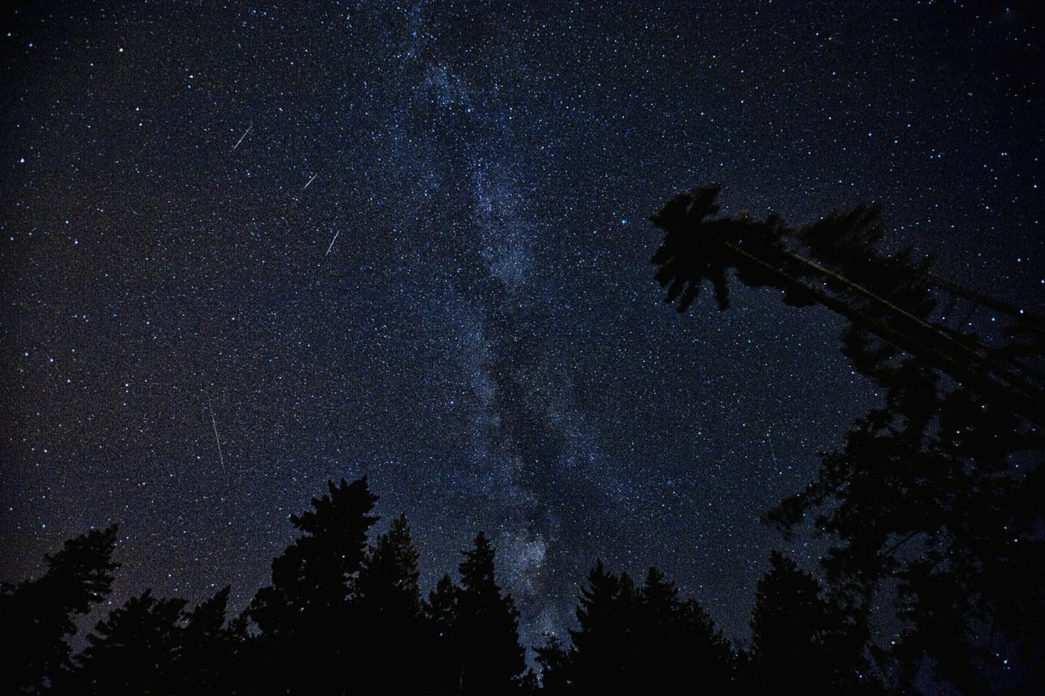 To co obserwujemy na niebie to nie spadające gwiazdy, ale inne ciekawe zjawisko astronomiczne
