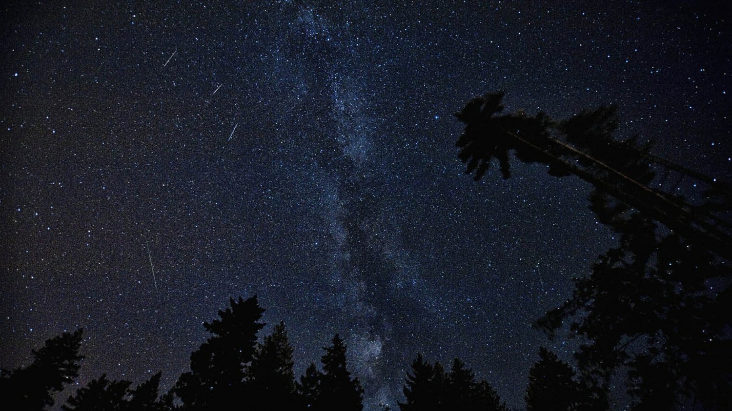 To co obserwujemy na niebie to nie spadające gwiazdy, ale inne ciekawe zjawisko astronomiczne