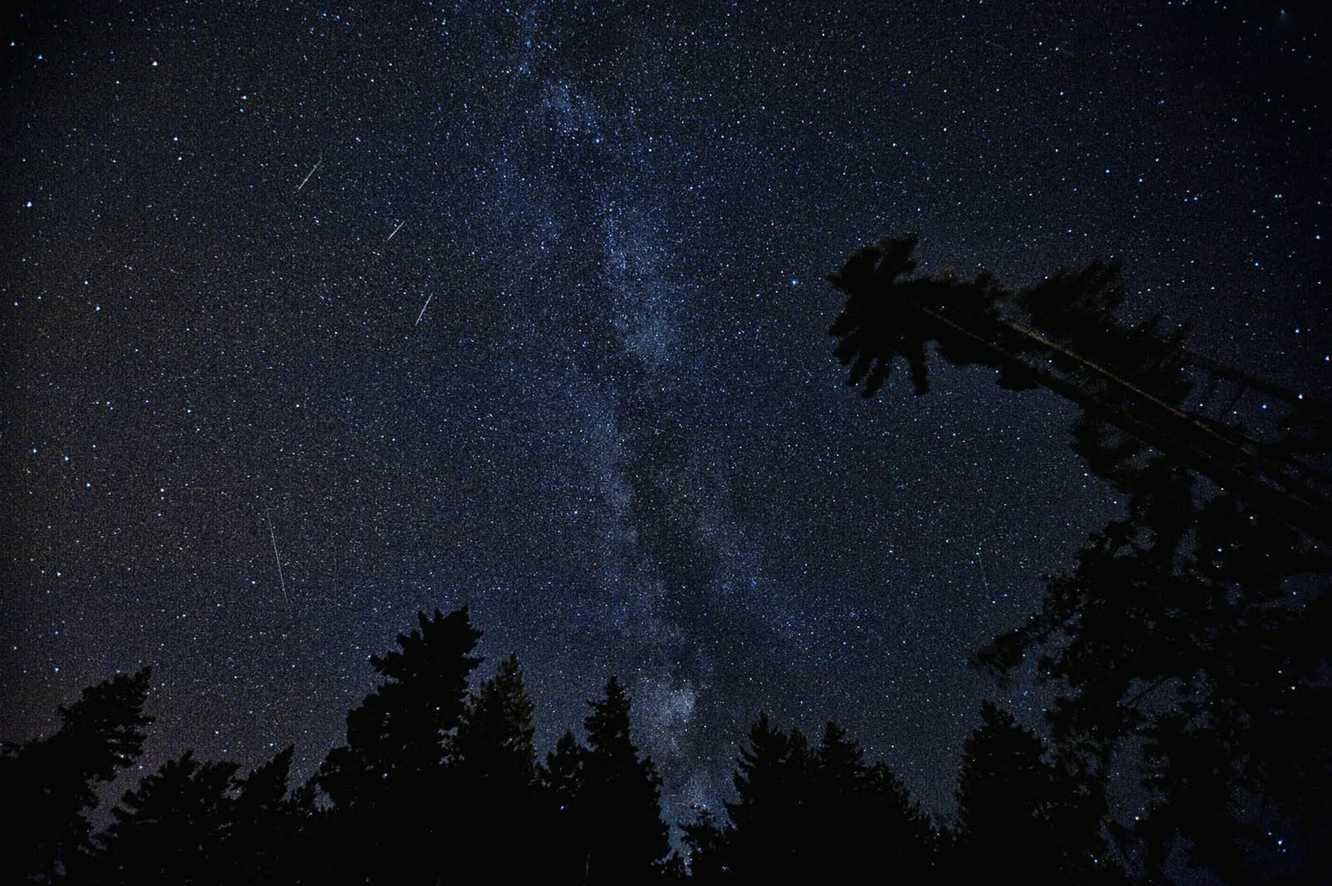 To co obserwujemy na niebie to nie spadające gwiazdy, ale inne ciekawe zjawisko astronomiczne