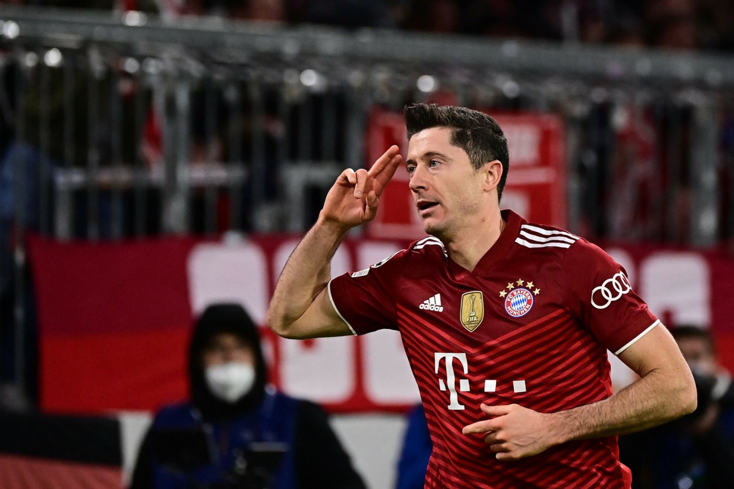 Robert Lewandowski przed laty wyśmiał Złotą Piłkę, teraz szef "France Football" mu wybaczył słowa sprzed lat