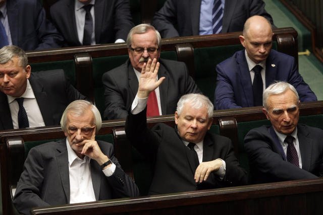 Klamka zapadła. Zmiany w TK wejdą w życie z dniem ogłoszenia w Dzienniku Ustaw.