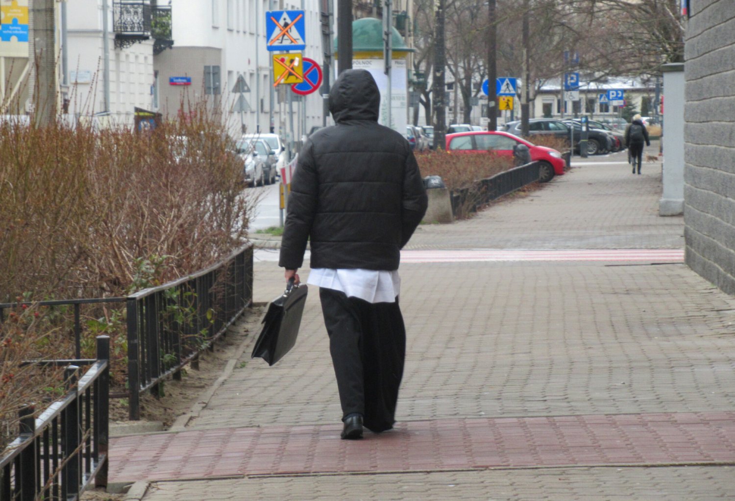 Ksiądz ujawnił, ile dostaje do koperty. Padły konkretne kwoty Ile dać do koperty po kolędzie? Ksiądz ujawnił kwoty