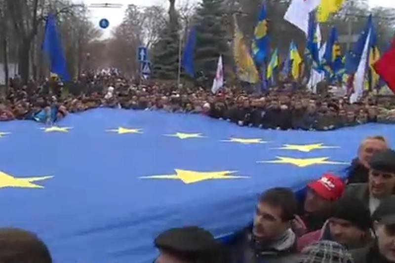 Zwolennicy proeuropejskiego kursu Ukrainy protestują w Kijowie, Lwowie i pod ukraińskimi ambasadami na całym świecie.