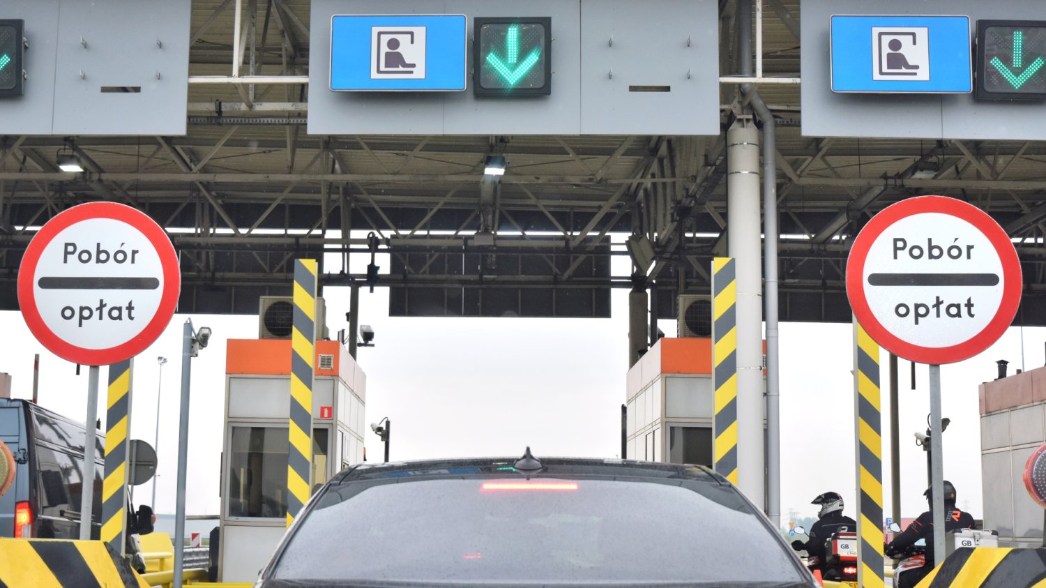 Od 1 grudnia ok. 645 nowych odcinków dróg i autostrad będzie płatnych. Wzrosną też stawki 1 grudnia 2025 nowe płatne drogi w Polsce. Będą też podwyżki opłat