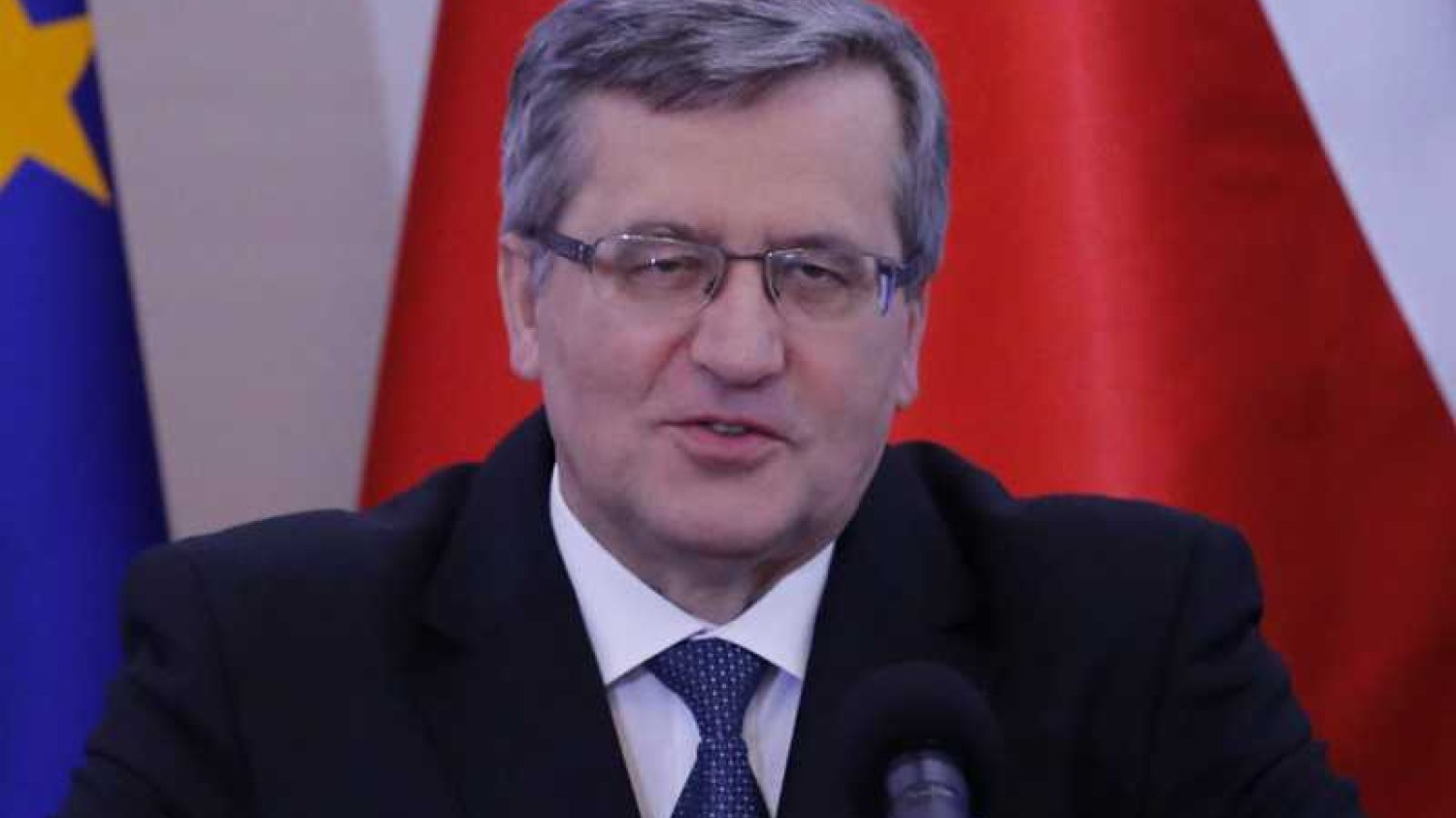 Prezydent Komorowski jest krytykowany za to, że Rada Bezpieczeństwa Narodowego zajmie się Ukrainą dopiero w środę.