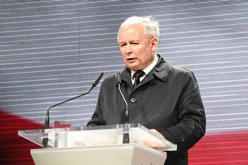 Niemieckie media oceniają, iż Jarosław Kaczyński próbuje zrobić z Lecha Kaczyńskiego "męczennika za wolność i niepodległość Polski".