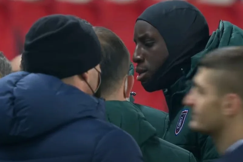 Mecz PSG z Basaksehirem został przerwany.