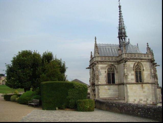 W tej kaplicy jest grób Leonarda da Vinci