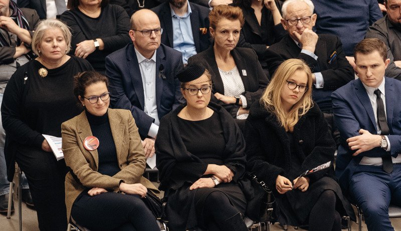 " Wieczór dla Przyjaciela " w ECS w Gdańsku Rodzina , bliscy i przyjaciele wspominają tragicznie zmarłego Pawła Adamowicza, prezydenta Gdańska.