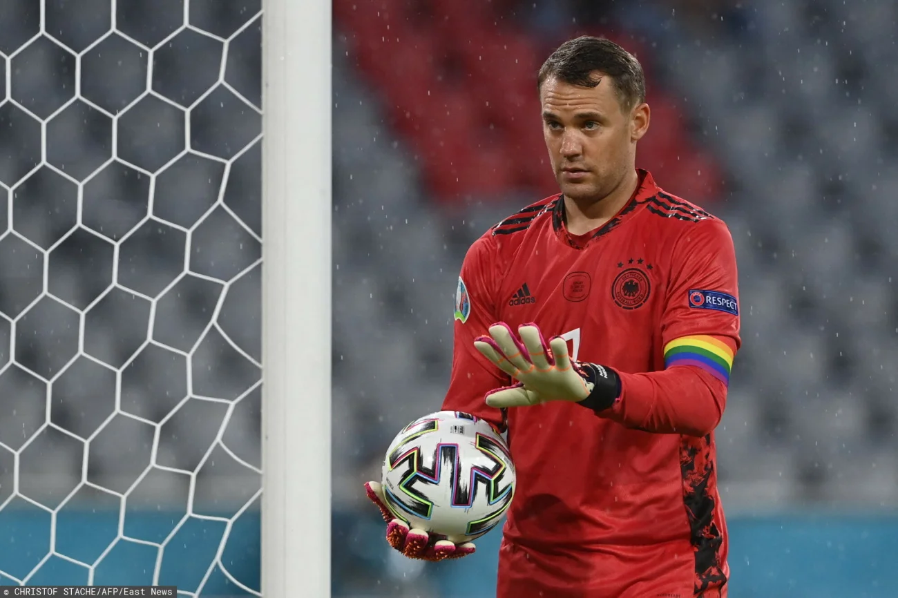 Manuel Neuer z tęczową opaską kapitana