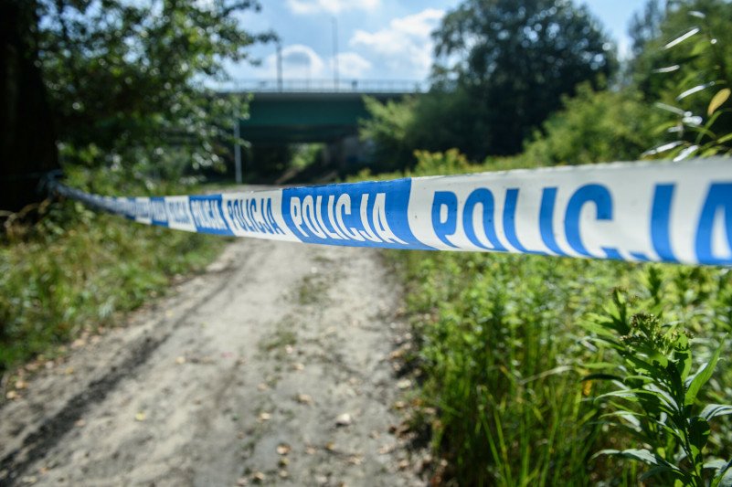 Dwie kobiety zaatakowane przez mężczyznę z nożem w Nacpolsku. W poszukiwania zaangażowana policja z Płońska