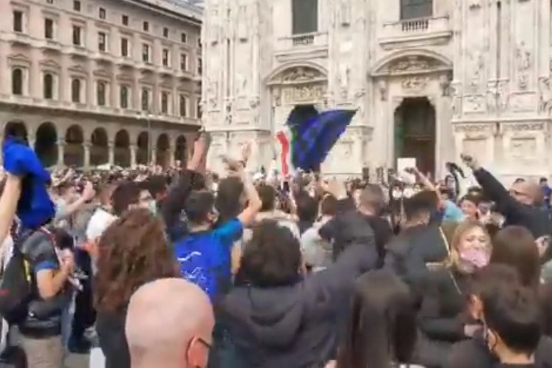 W stolicy Lombardii kibice świętowali wygraną klubu Inter.