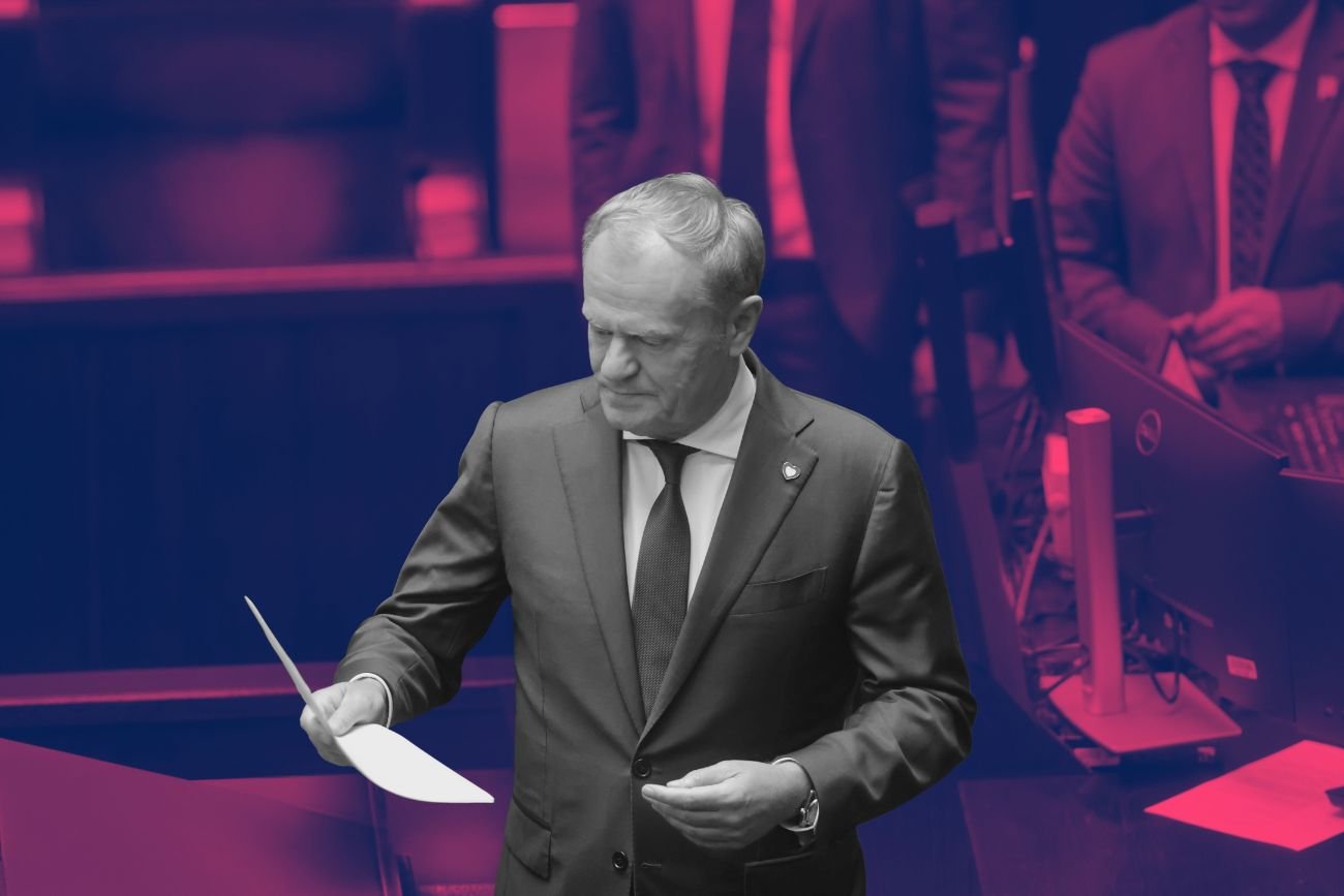 Donald Tusk w ogrodach Kancelarii Prezesa Rady Ministrów.