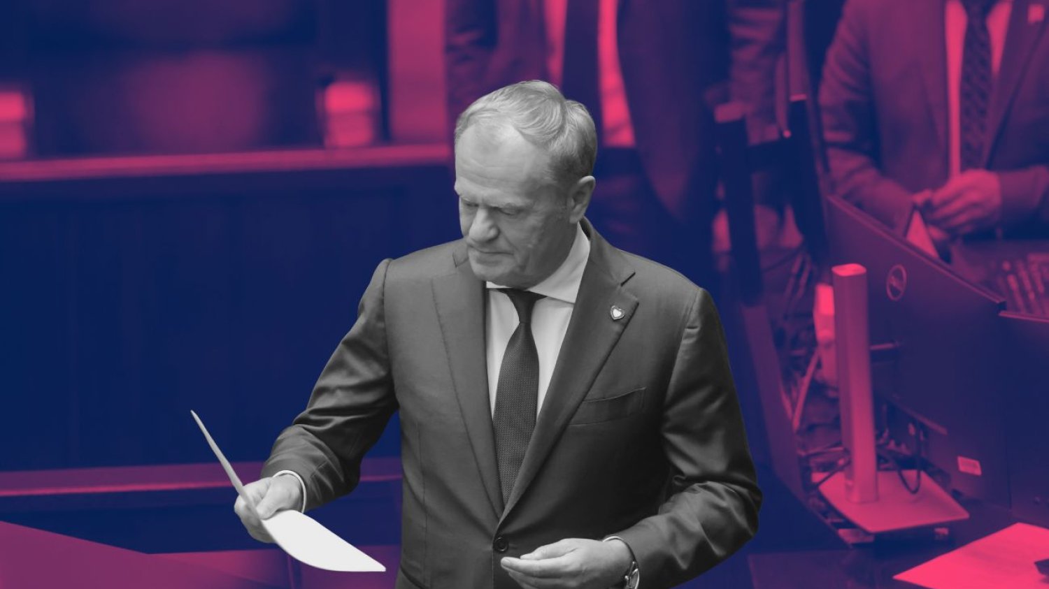Donald Tusk po wyborach prezydenckich ma powody do działania. Poparcie Koalicji Obywatelskiej spadło o 7 p.p. Donald Tusk w ogrodach Kancelarii Prezesa Rady Ministrów.