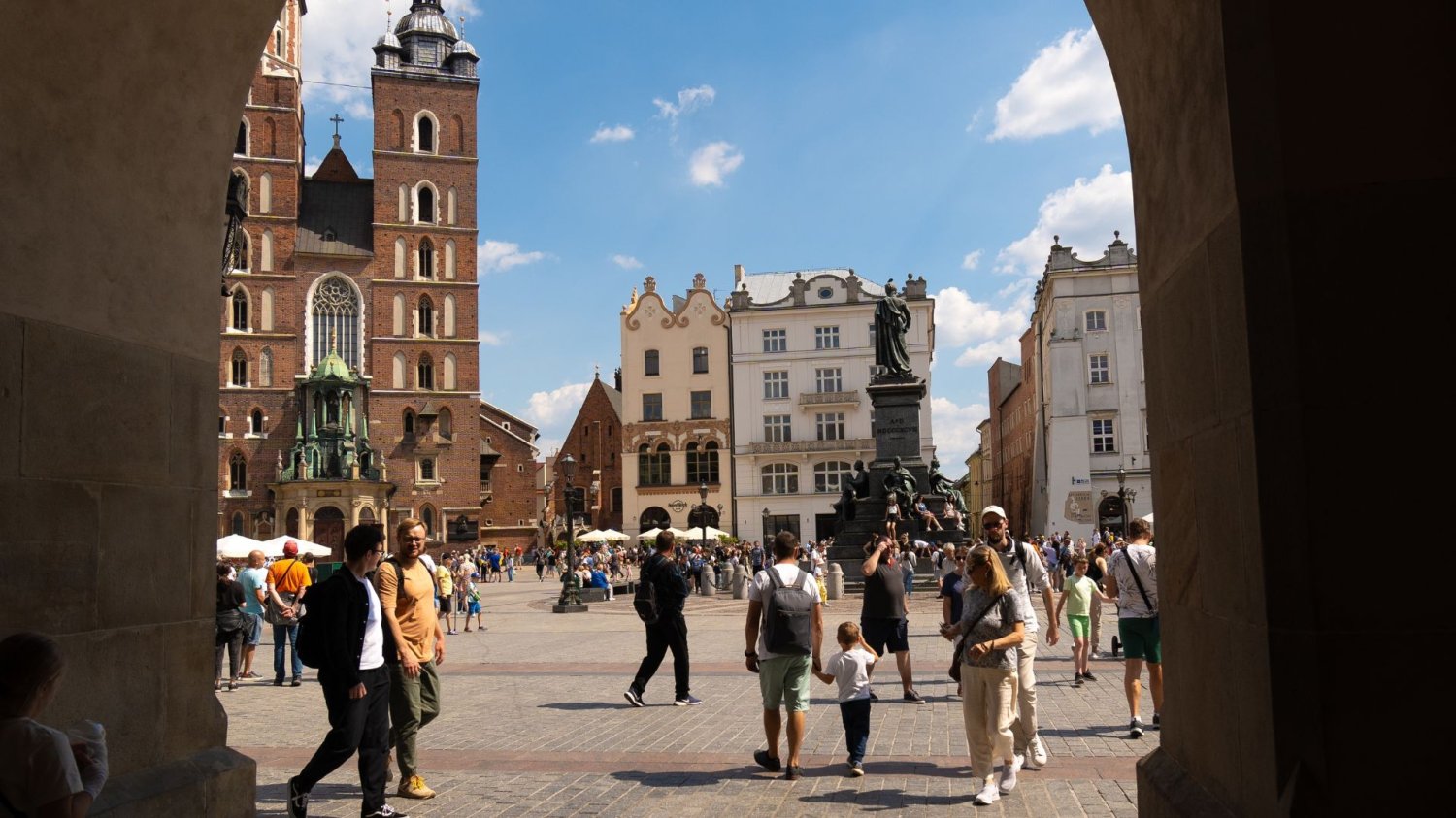 Polska przyciąga turystów jak nigdy dotąd. Wybierają nas chętnie nawet po za sezonem