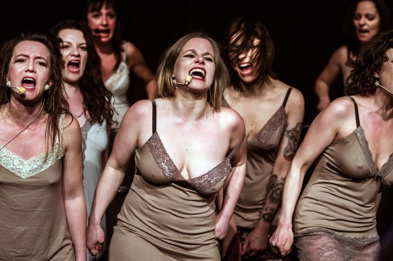 Chór Czarownic to punkowy zespół. To projekt wyjątkowy na polskim rynku