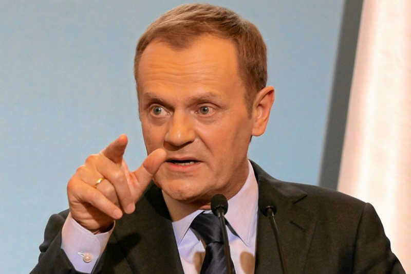 Donald Tusk rozgniewany na konserwatystów.