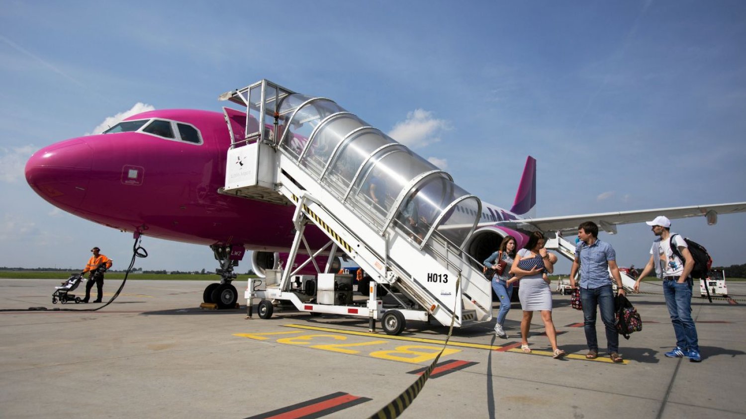 Wizz Air sprawdzi wagę twojego bagażu podręcznego Wizz Air ma nowy miernik do bagażu