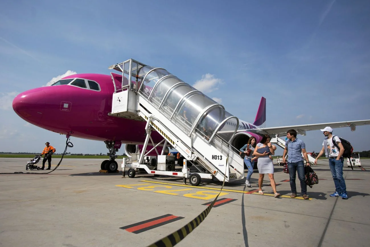 Wizz Air sprawdzi wagę twojego bagażu podręcznego Wizz Air ma nowy miernik do bagażu