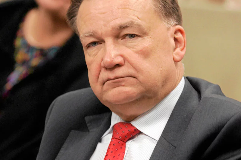 Marszałek woj. mazowieckiego Adam Struzik wracał z podróży służbowej do Brukseli lotniczą pierwszą klasą. To luksus, na którym oszczędzają nawet zamożni biznesmeni.