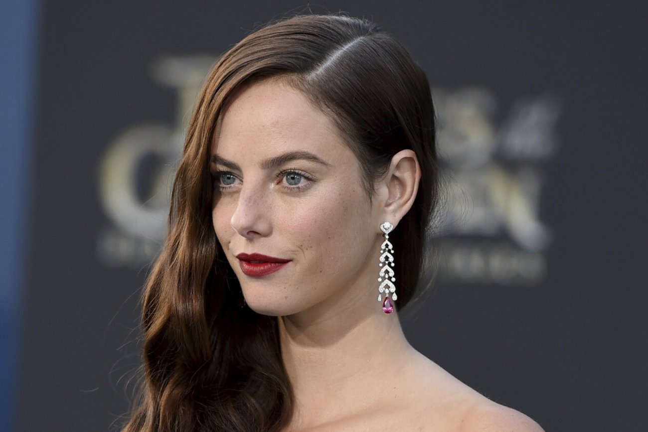 Kaya Scodelario na zdjęciach z filmu "Resident Evil: Witajcie w Racoon City".