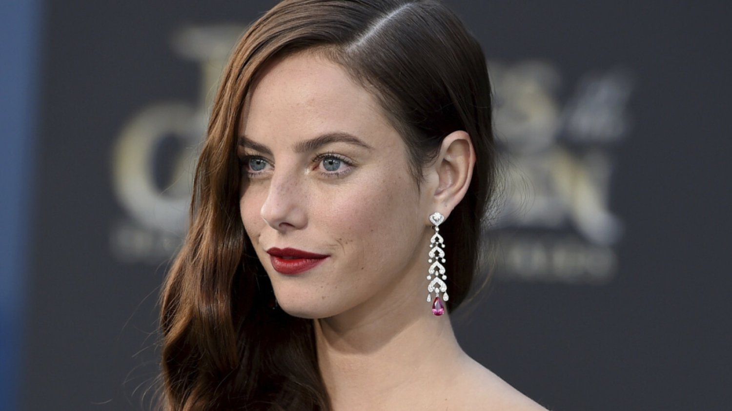 Kaya Scodelario na zdjęciach z filmu "Resident Evil: Witajcie w Racoon City".