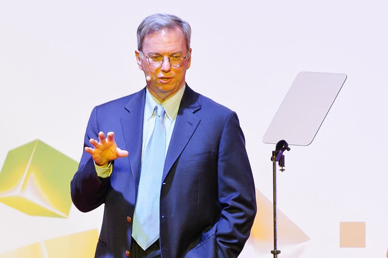 Użytkownicy portalu Google+ masowo podmieniają własne zdjęcie profilowe na zdjęcie z podobizną Erica Schmidta, dyrektora generalnego Google.