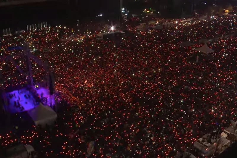 Od kilku tygodni w Korei Południowej trwają protesty. Na dzisiejszą manifestację przyszło milion osób. KOD może się uczyć, jak organizować tłum.