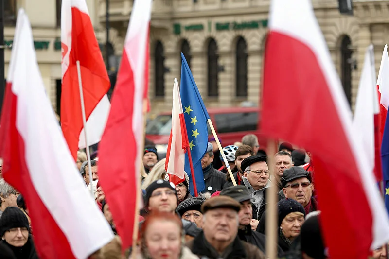 Każdy, kto pojawia się na manifestacjach KOD trafia na celownik władzy.