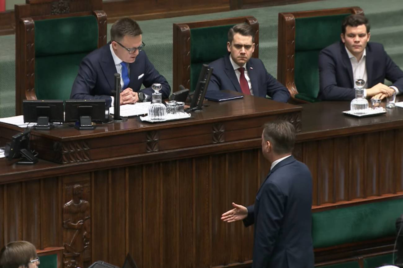 Awantura w Sejmie. Mariusz Błaszczak zaczął obrażać Szymona Hołownię.