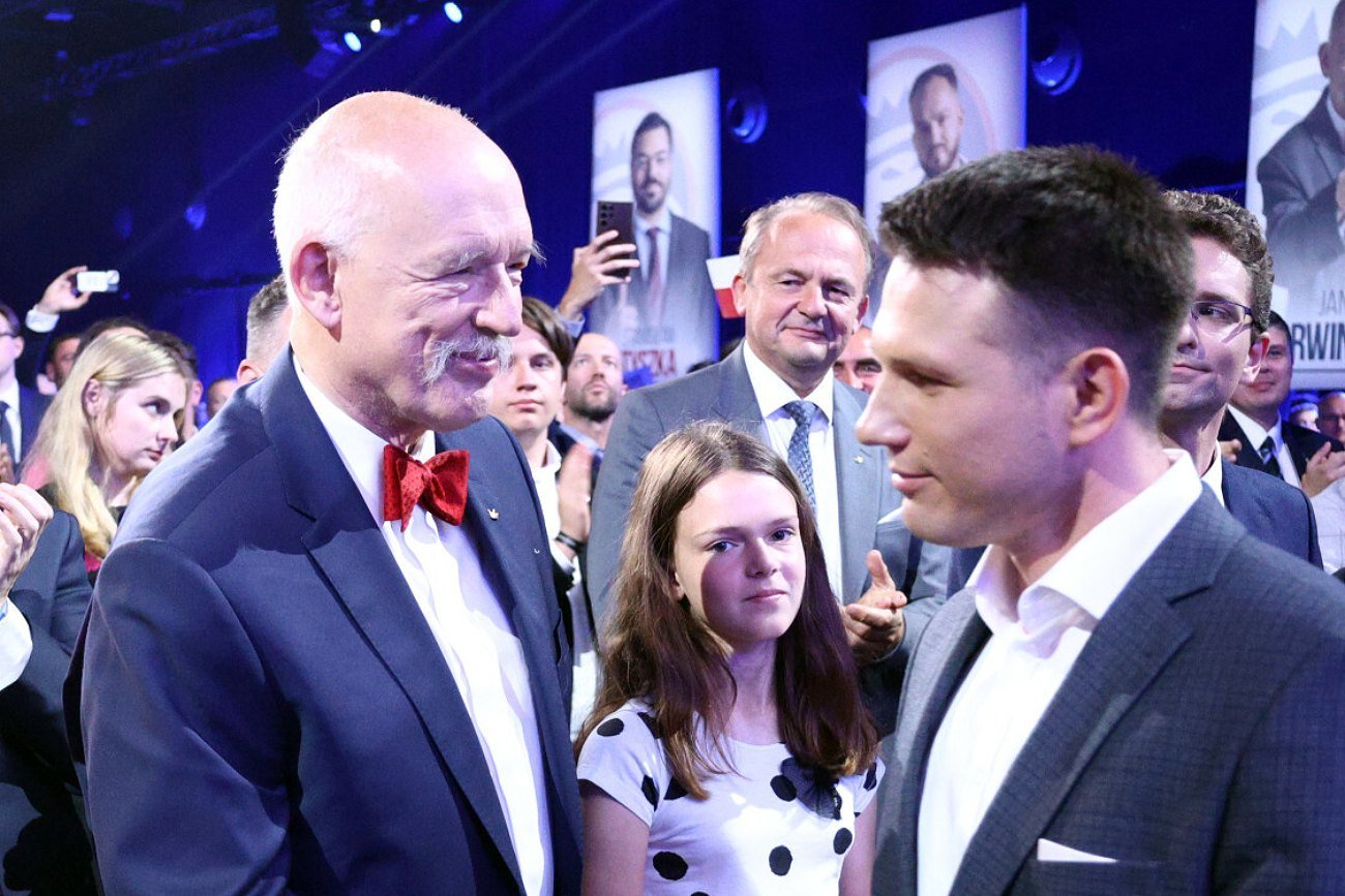 Janusz Korwin-Mikke i Sławomir Mentzen z Konfederacji mają powody do zadowolenia z nowego sondażu.