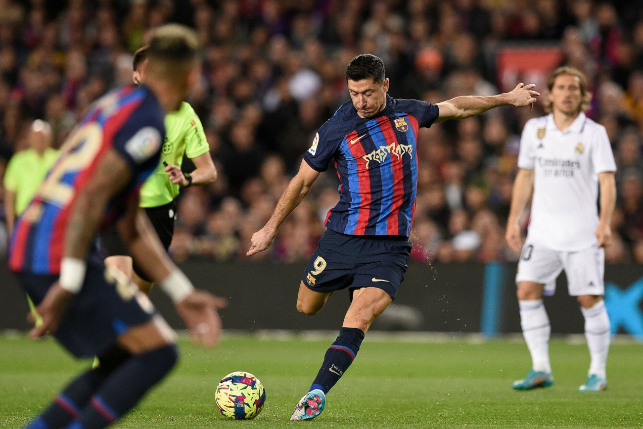 Robert Lewandowski w pierwszej części El Clasico tylko raz groźnie zagroził bramce Królewskich.