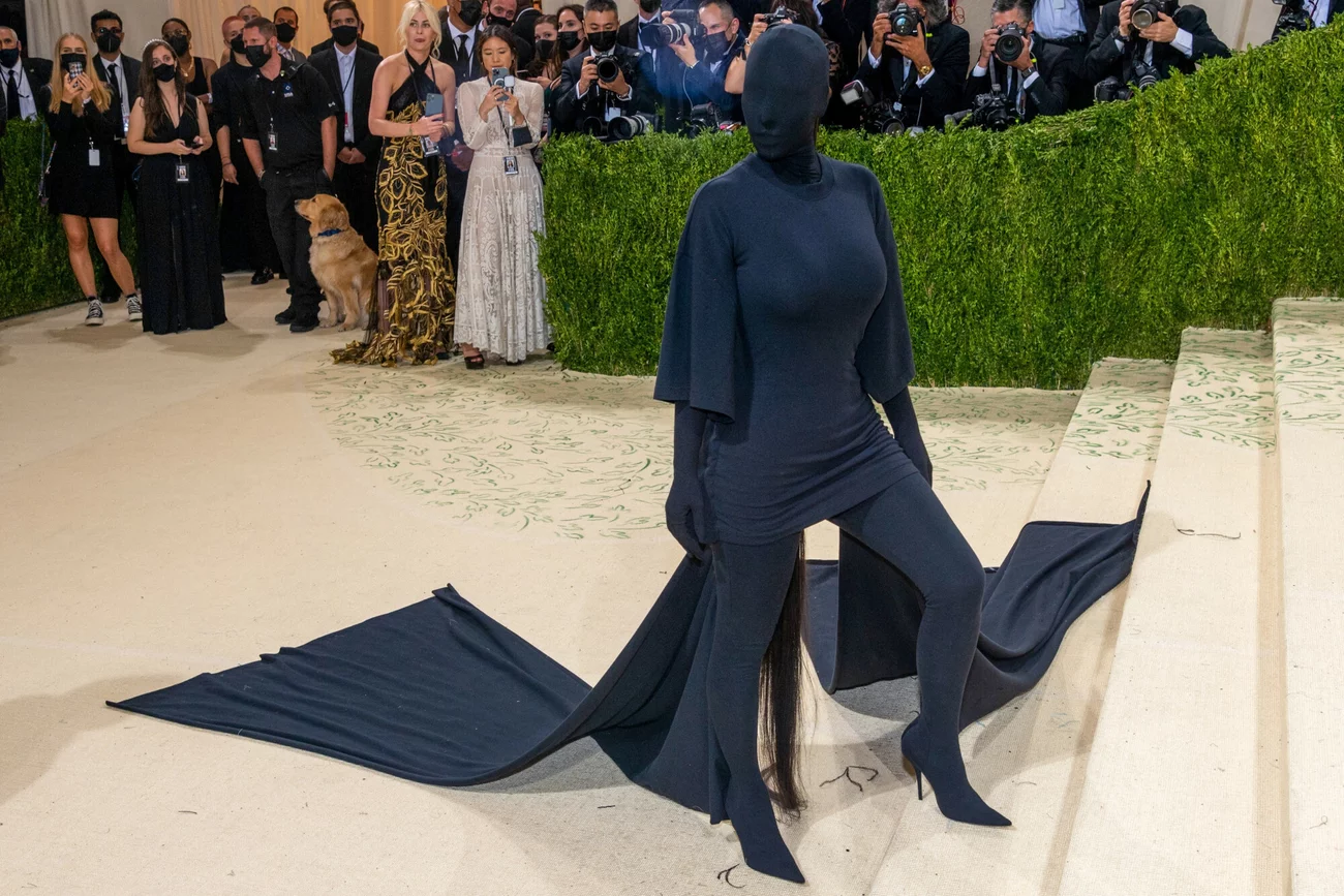 Kim Kardashian w stroju dementora. Dlaczego się tak ubrała?