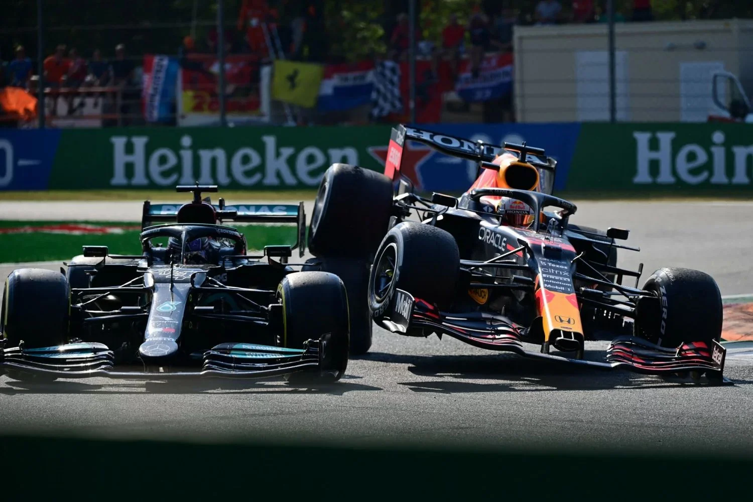 Walka Lewisa Hamiltona z Maksem Verstappenem przejdzie do historii Formuły 1