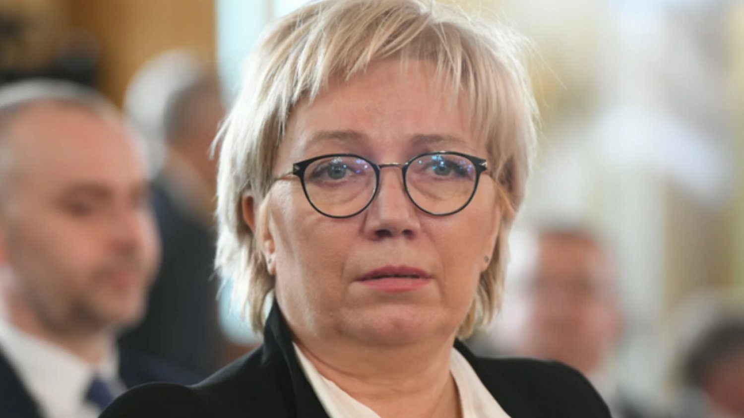 Sędzia TK tłumaczy się ze swojego oświadczenia majątkowego. Sędzia TK tłumaczy się ze swojego oświadczenia majątkowego.