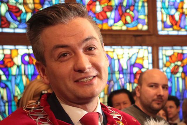 Robert Biedroń doniósł mediom, iż jego poprzednik miał w gabinecie telewizor. A tam – kanały porno.