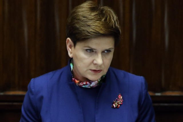 Beata Szydło w swojej kolekcji ma broszkę na każdą okazję.