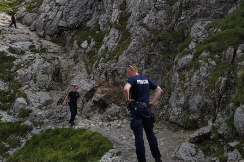 Policja szuka cały czas jednej osoby zaginionej w Tatrach.