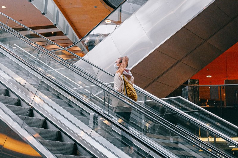Wiele osób, w obawie przed odrzuceniem, nieprzychylnymi komentarzami, woli utrzymywać w tajemnicy swoje zakażenie koronawirusem.