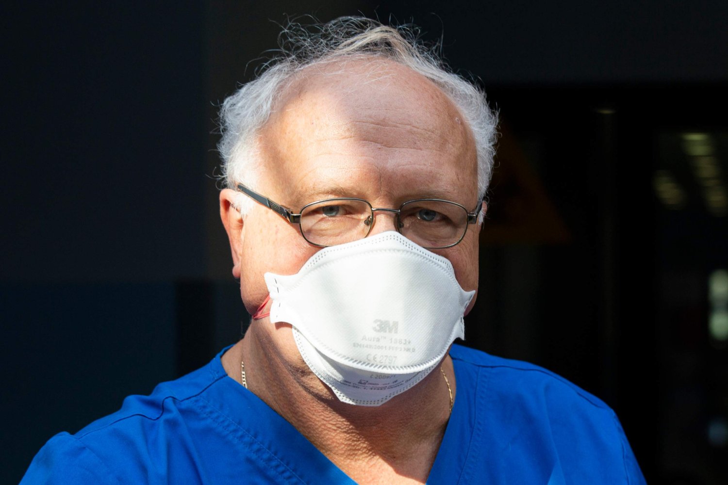 Prof. Krzysztof Simon ocenia, że niebawem w szpitalach może zabraknąć miejsc dla chorych na koronawirusa.