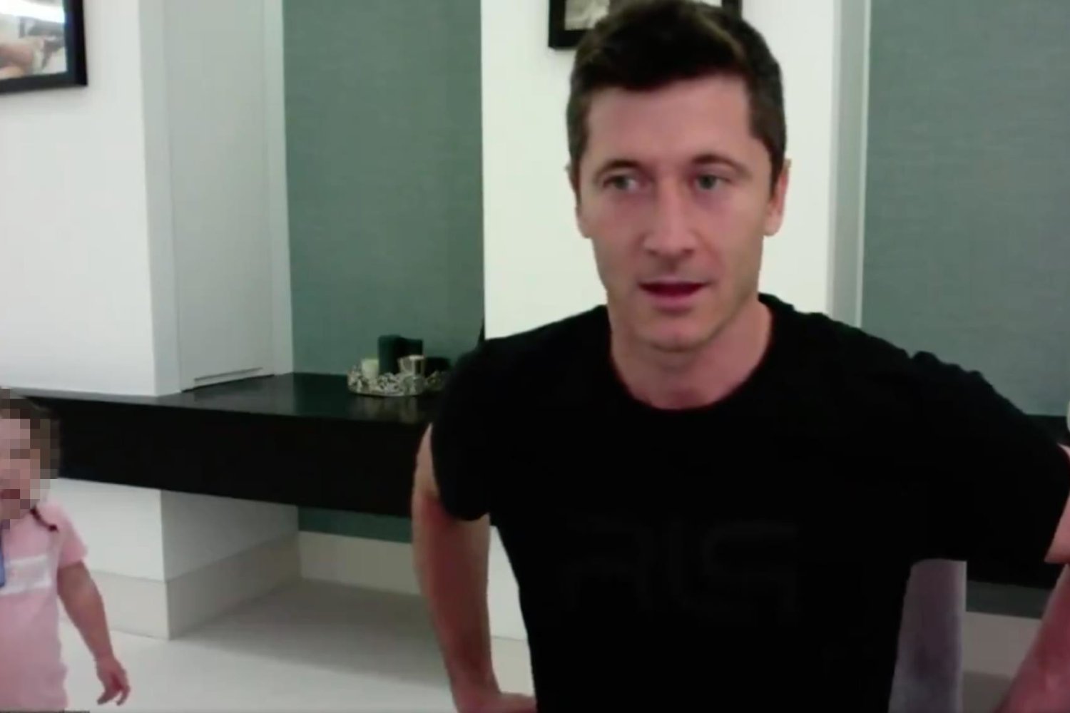 Córka Roberta Lewandowskiego weszła w kadr podczas wywiadu.