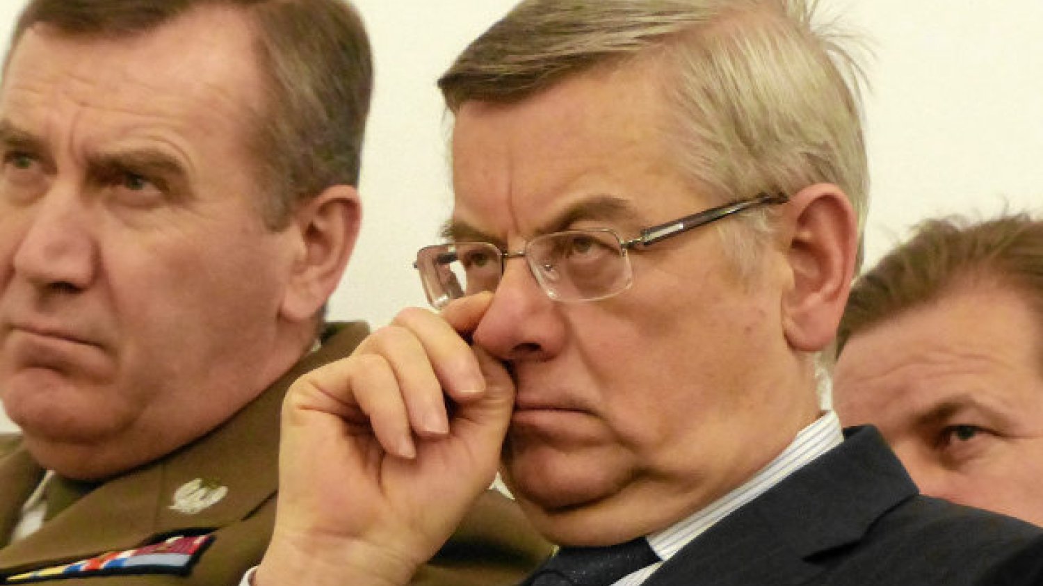 Po wybuchu afery taśmowej Tomasz Nałęcz zaczął sugerować, że minister Radosław Sikorski powinien odejść z rządu