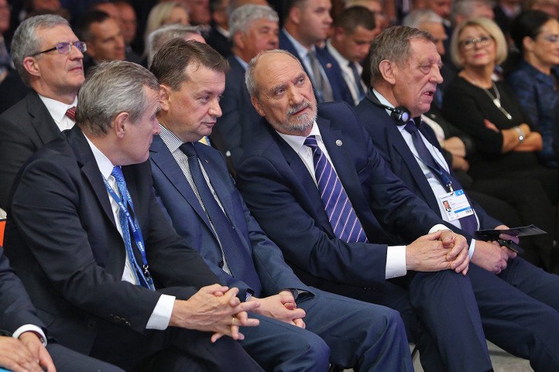 W tym gronie jest dwóch ministrów, którzy pozwalają sobie na ignorowanie woli prezesa.