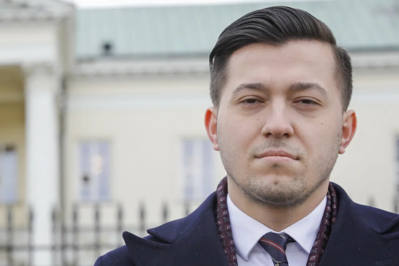 Jan Strzeżek, wicerzecznik i członek prezydium Porozumienia, zapowiedział, że inni samorządowcy już wkrótce również mogą odejść z klubów radnych PiS.